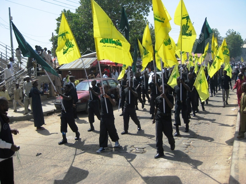 IMN members march with Hezbollah flags during 2015 Quds Day rally (Source: Islamic Invitation Turkey)