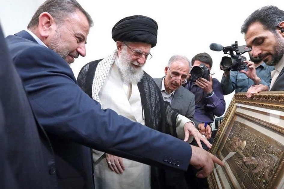 L to R: Hamas Deputy Politburo Leader Saleh Al-Arouri and Iran’s Supreme Leader Ayatollah Ali Khamenei in 2019