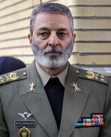 A person in a military uniform

AI-generated content may be incorrect.